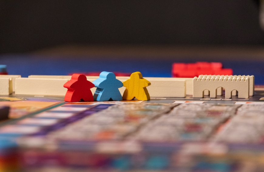 10 Board Games for Teaching English